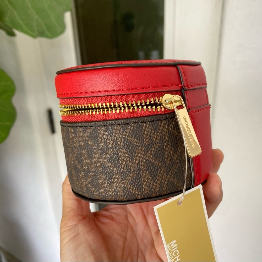 Limited‼️ Michael Kors jewelry box in red - Picture 4 of 10